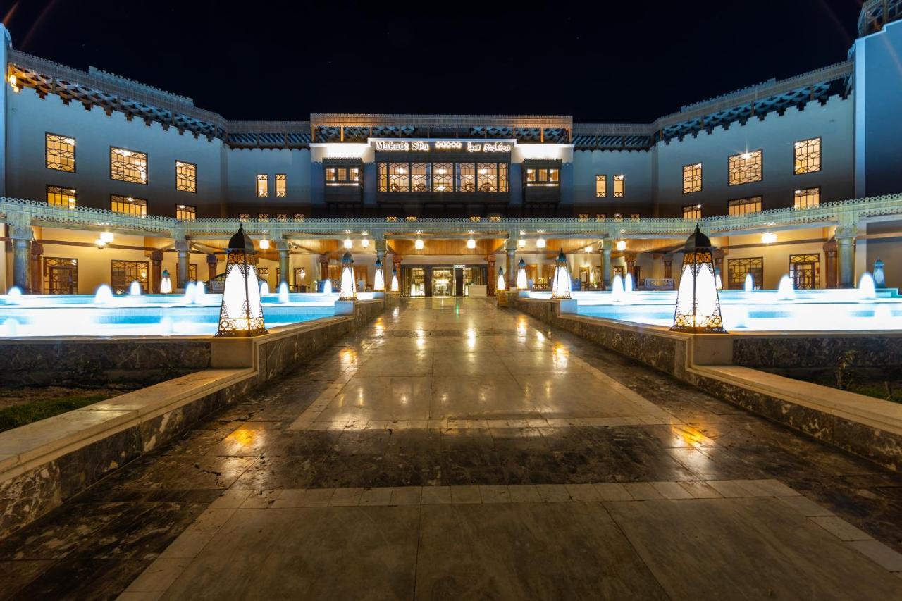 The Makadi Spa Hotel - Couples Only 18 Years Plus Χουργκάντα Εξωτερικό φωτογραφία The hotel at night