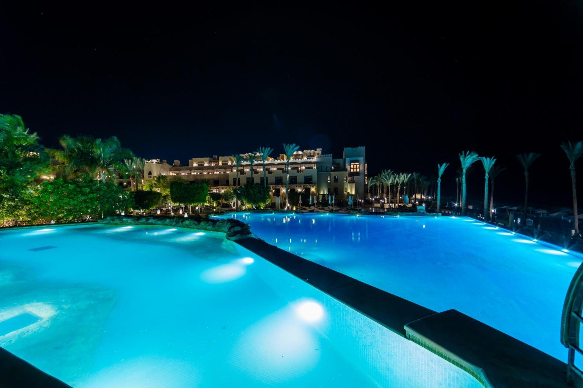 The Makadi Spa Hotel - Couples Only 18 Years Plus Χουργκάντα Εξωτερικό φωτογραφία The pool at night